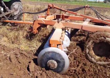 Arejar e aquecer o solo para dar inicio às sementeiras     Março 2016