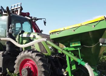 Tractor de 200 HP na Sacha do milho (1º episódio)